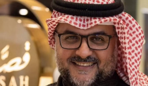 شاهد شبيه الفنان الكويتي الراحل مشاري البلام في تركيا.. ظهر بعد أيام من وفاته (فيديو)