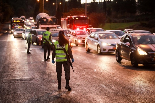 24 حالة وفاة و5 آلاف إصابة: اسرائيل تقر تسهيلات الخروج من اغلاق كورونا