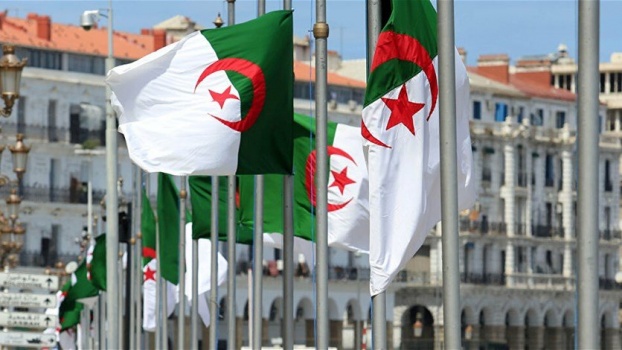 محاولة انتحار جماعية لشبان في الجزائر... كيف انتهت؟