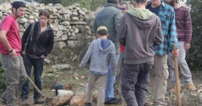 في سابقة &rlm;خطيرة...مستوطنون وعائلاتهم يقتحمون موقع برناط الأثري بنابلس