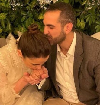 ابنة أصالة نصري تثير ضجة.. والسبب 'قبلة على يد العريس'