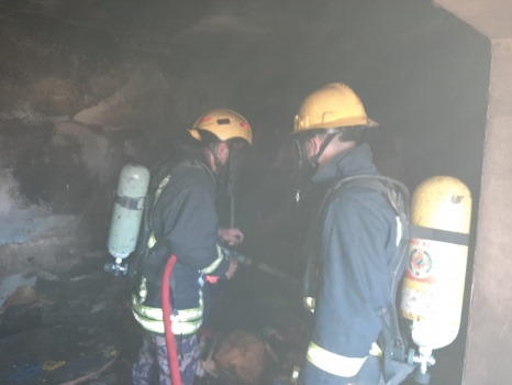 الدفاع المدني يخمد حريق منزل في دير أبو ضعيف شرق جنين