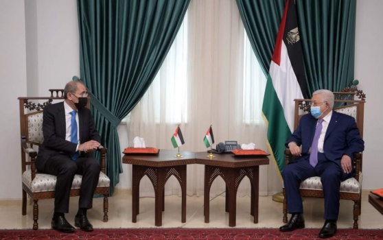 وزير الخارجية الأردني يحمل رسالة لـ"عباس" من الملك