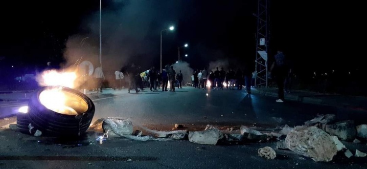 صور...الاحتلال يقمع مسيرة قرب المدخل الشمالي لمدينة البيرة