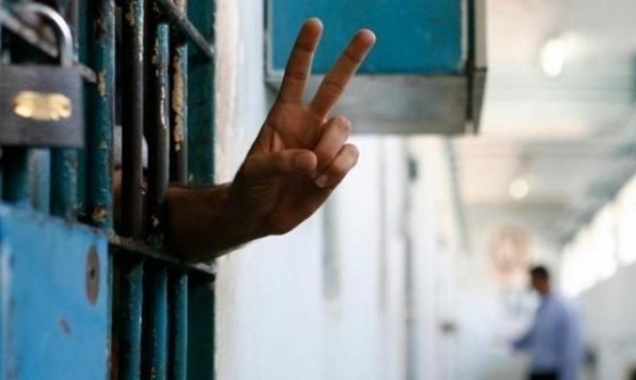إدارة سجون الاحتلال تماطل في علاج عدد من الأسرى المرضى وتتجاهل أوضاعهم الصعبة