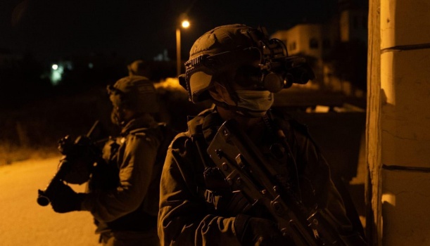 الاحتلال يعتقل فتاة وشابا من الخليل