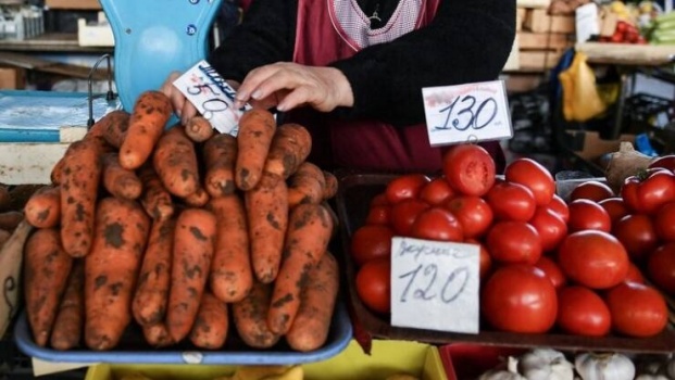 تناول الجزر والبندورة مضر للمدخنين