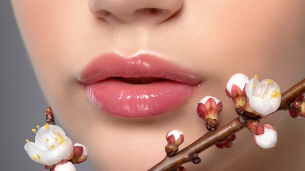 11 وسيلة سهلة وطبيعية للحصول على شفاه مكتنزة