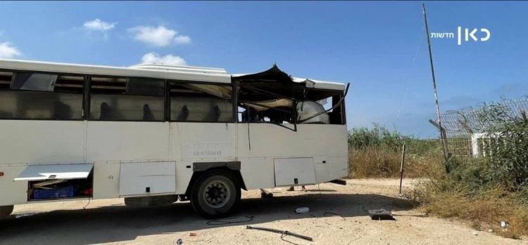 شاهد: كتائب القسام تعرض مقطعاً مصوراً لعملية استهداف حافلة جنود بقاعدة زيكيم