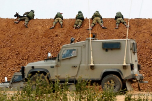 جيش الاحتلال يضع سواتر رملية قرب مستوطنات غلاف غزة.. لهذا السبب
