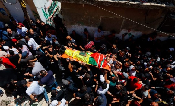 تشييع جثمان الشهيد أحمد عبدو من مخيم الأمعري إلى مثواه الأخير