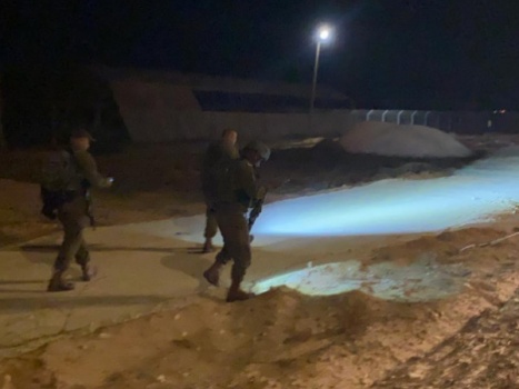 جيش الاحتلال يكشف تفاصيل جديدة حول عملية طعن حارس أمن بمستوطنة (إشكول)