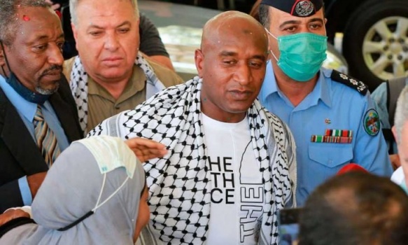 عميد الأسرى الأردنيين : فرحتي منقوصة لسببين… وهذا ما يحصل مع مخابرات الاحتلال وفي سجونه