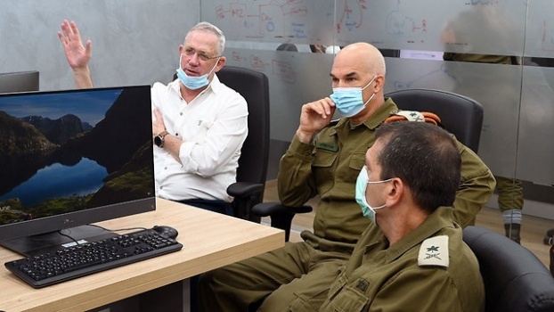 غانتس يجري اجتماعا أمنيا حول الأوضاع في القدس وغزة