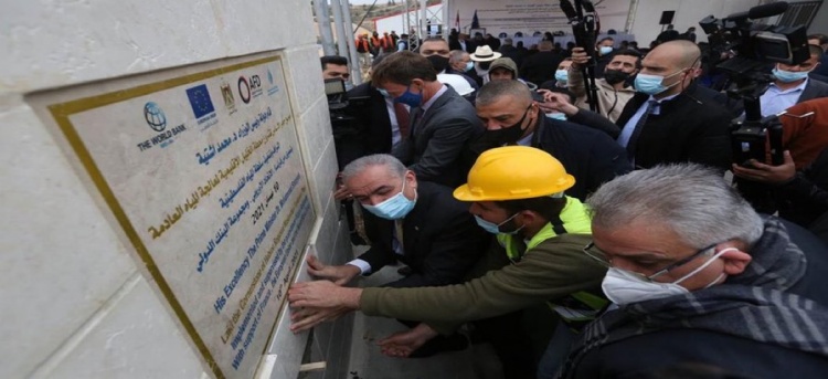 الحكومة الفلسطينية : تنفيذ 93 مشروعاً بتكلفة 672 مليون دولار