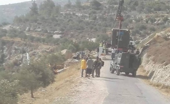 الاحتلال يستولي على بيت متنقل جنوب بيت لحم