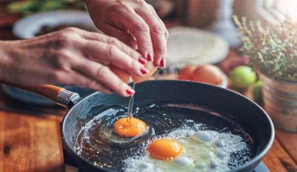 كيف تتأكد من جودة البيض بطريقة سريعة؟! 