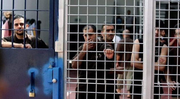 مجددين بيعتهم للرئيس ابو مازن...أسرى "فتح" يدعون الى قطع الطريق على العابثين بأمن الوطن والمواطنين
