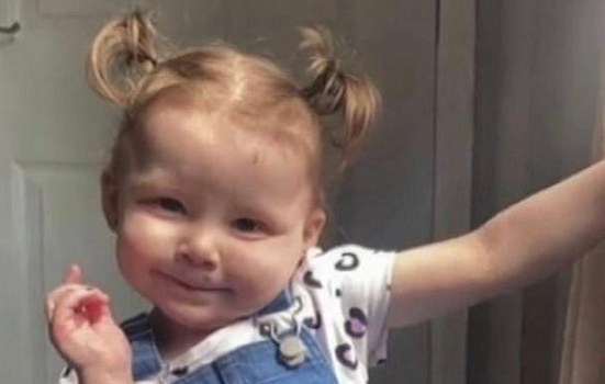 طفلة تبتلع بطارية في غياب أهلها لتلاقي حتفها بعد ساعات