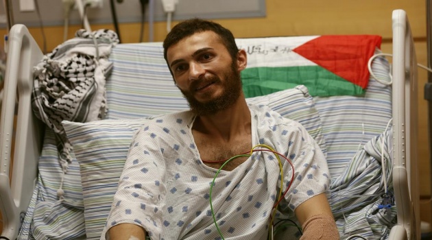 الغضنفر أبو عطوان وعائلته يحيون الشعب والقيادة على الدعم الذي تلقاه خلال إضرابه