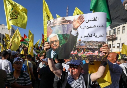 السلطة الفلسطينية ترفض “القرصنة” الإسرائيلية على أموال الضرائب وتؤكد استمرارها في دفع مخصصات الشهداء والأسرى