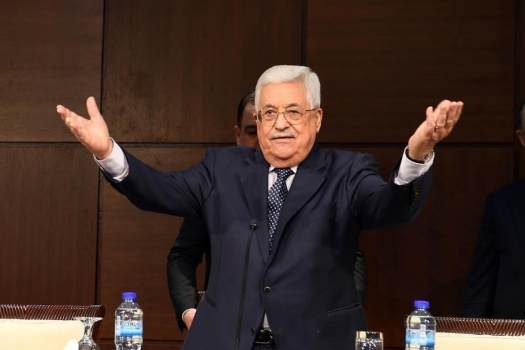 حركة فتح تُكذب الإعلام العبري عقب تقارير “البحث عن بديل” للرئيس عباس