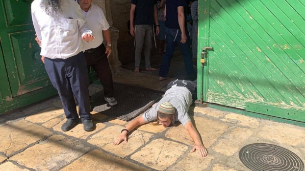 جمعيات استيطانية تدعو لمسيرة حول أبواب المسجد الأقصى غدا