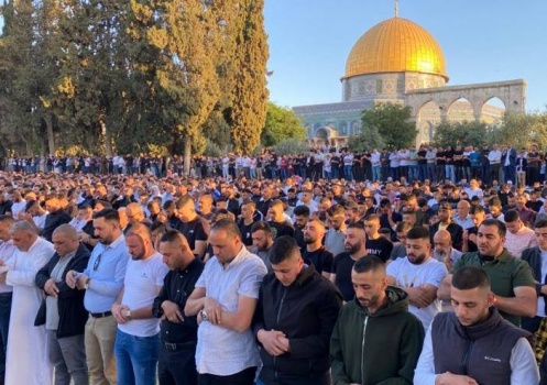 أكثر من 100 ألف مصلٍ يؤدون صلاة عيد الأضحى في الأقصى