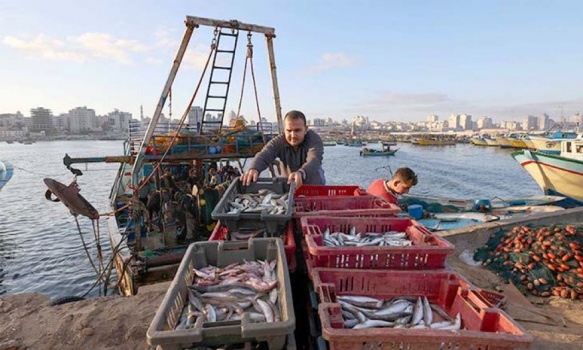 الاحتلال يخفف الحصار عن غزة ويربطه باستمرار الهدوء&hellip; والوسطاء يواصلون المساعي لمنع التصعيد