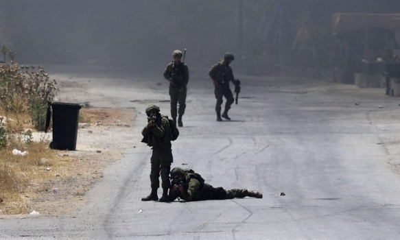 صحيفة عبرية: إسرائيل تقتل طفلاً فلسطينياً &ldquo;لم يعمل في وكالة ناسا!&rdquo;.. ثم تضيق على أبيه في الرزق