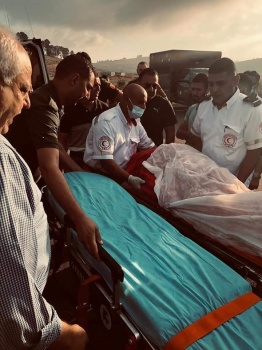 الهلال الأحمر يتسلم جثمان الشهيد شادي الشرفا من بيتا