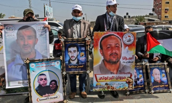 12 أسيرا فلسطينيا يواصلون معركة الحرية بـ&rdquo;الأمعاء الخاوية&rdquo;.. وحملة شعبية لإطلاق سراح &ldquo;الإداريين&rdquo;