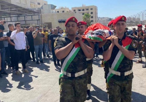 الآلاف يشيّعون في موكب عسكري الشهيد عماد الحشاش