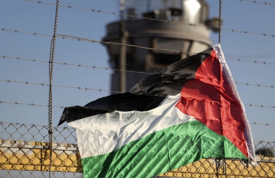 5 أسرى يواصلون الإضراب.. وفلسطين تطالب بإنهاء اعتقال أسيرة تستعد لوضع طفلها خلف القضبان
