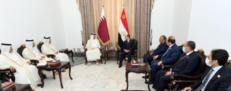 قمة بغداد.. أمير قطر يلتقي الرئيس المصري ونائب رئيس الإمارات