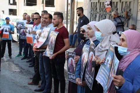 طولكرم: وقفة مساندة للأسيرين أنهار الديك وعلاء الأعرج