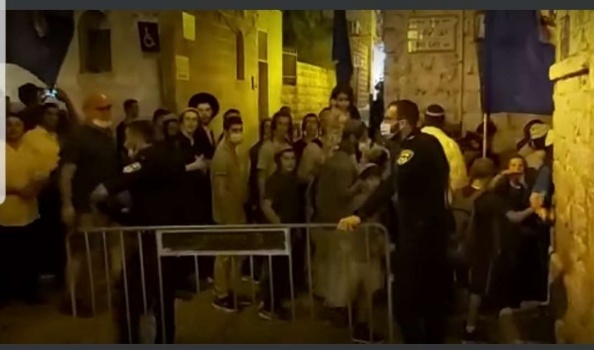 مسيرة للمستوطنين على أبواب الأقصى