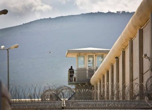 مصلحة سجون الاحتلال تهدد أسرى الجهاد بأيام جهنمية عقب انتزاع ستة أسرى لحريتهم