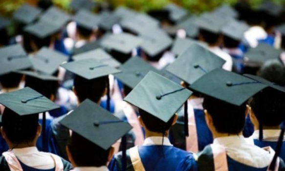البطالة تقتل أحلامهم.. 500 ألف خريج في 10 سنوات بلا عمل