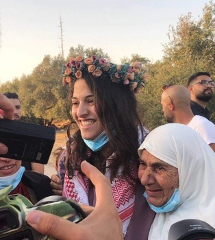 الإحتلال يفرج عن أسيرة على حاجز سالم غرب جنين