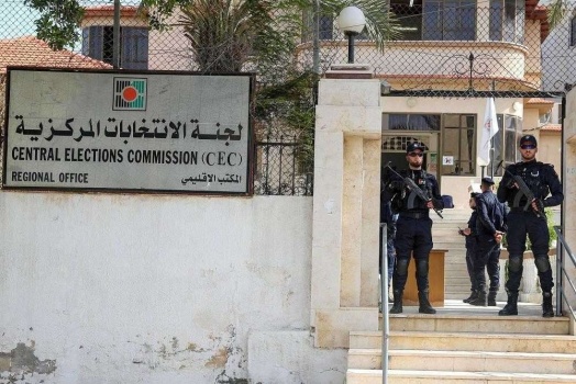 لجنة الانتخابات تتسلم رسمياً قرار مجلس الوزراء بعقد الانتخابات المحلية