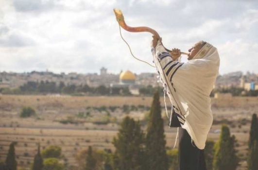 تعرف على الطقوس الغريبة لدى اليهود في عيد الغفران