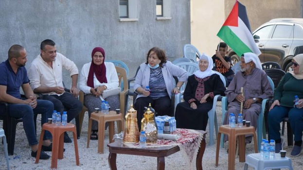 جنين: وزيرة الصحة تزور عائلات أسرى نفق الحرية