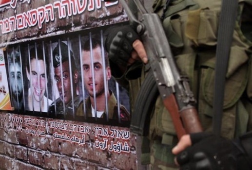 مصدر فلسطيني: إسرائيل تستعجل إنهاء ملف تبادل الأسرى مع حماس كي تتفرغ لإيران
