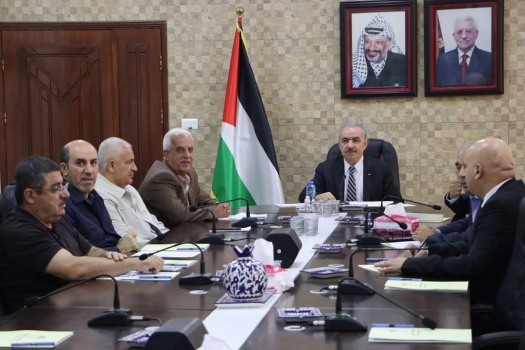 اشتية يجتمع بمدراء الأجهزة الأمنية في الخليل