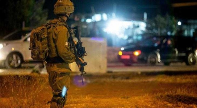 إصابة طفل بجروح خطيرة برصاص الاحتلال في مخيم العروب