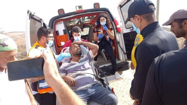 نجاة مواطن من محاولة قتل جنوب الخليل بعد اعتداء المستوطنين عليه