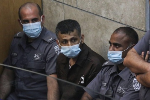 أسرى “نفق الحرية” لا يعرفون الليل من النهار ولم يبدلوا ملابسهم منذ إعادة اعتقالهم