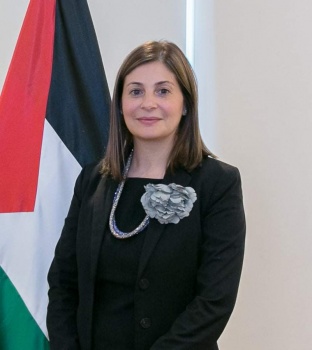 السفيرة حنان جرار تقدم أوراق اعتمادها كأول سفير لفلسطين لدى مملكة ليسوتو