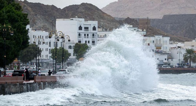 إعصار "شاهين" يخلف 9 قتلى على الأقل في عُمان وإيران